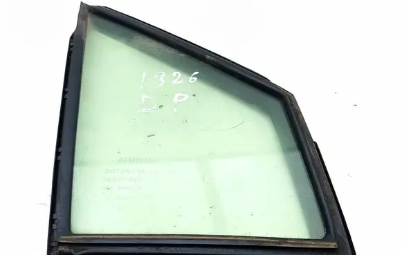 Toyota Prius (XW50) Front door vent window glass four-door 6821547010