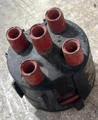 Audi 80 90 B3 Spark distributor cap 027905207A