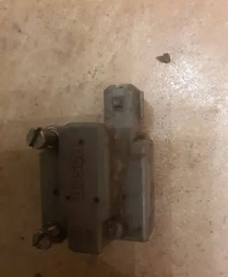 Audi 100 200 5000 C3 Fuel pressure regulator 2437020005