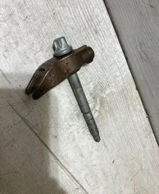 Ford Focus Fuel Injector clamp holder 9811760780