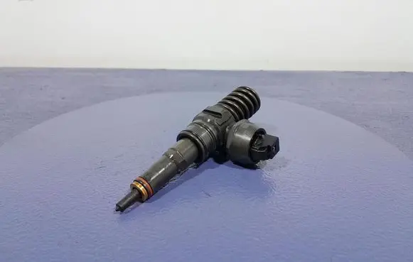 Volkswagen PASSAT B6 Fuel injector 038130073BQ