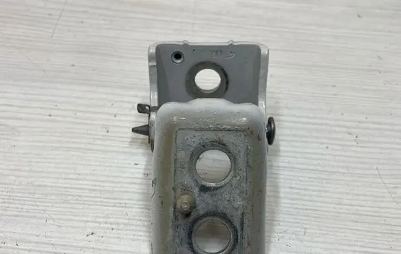 Peugeot 2008 II Rear door lower hinge 