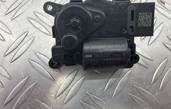 Volkswagen PASSAT B8 Air flap motor/actuator 5WA907511