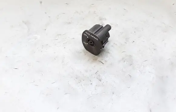 Land Rover Freelander 2 - LR2 Passenger airbag on/off switch YWL500050PVJ