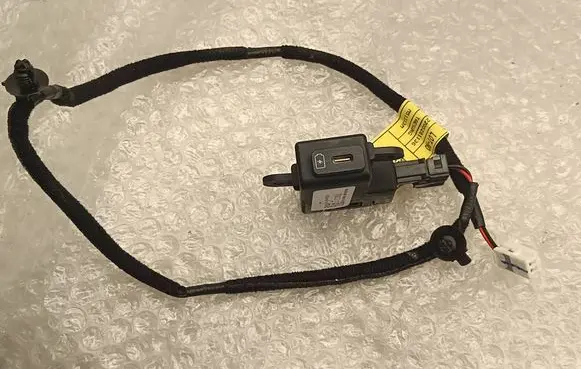 KIA EV6 USB socket connector 96125CV100 10R0611593 2206302076