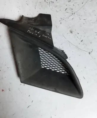 Ford Focus Front bumper lower grill 15605149