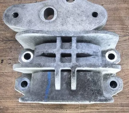 Engine mount bracket