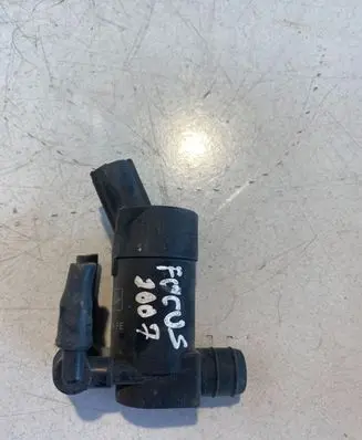 Ford Focus Windscreen/windshield washer pump 1S7117K624FE T655C