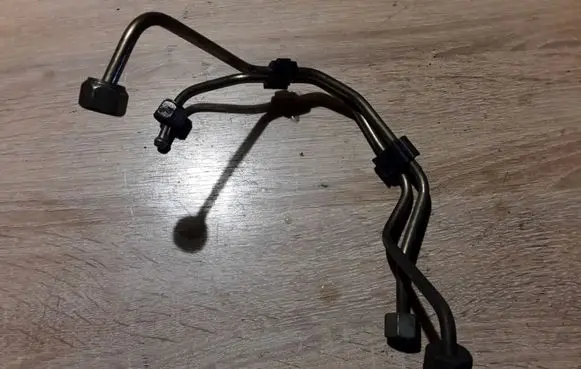 Citroen C8 Fuel injector supply line/pipe 
