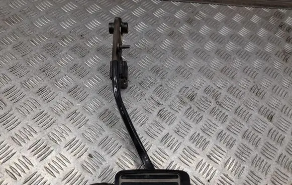 Chevrolet Corvette Brake pedal 23484717