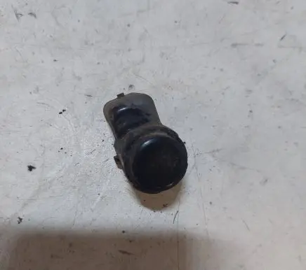 BMW 5 E60 E61 Front parking sensor holder (PDC) 4687335
