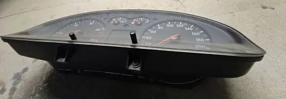 Volkswagen PASSAT B5 Speedometer (instrument cluster) 3B1919860C