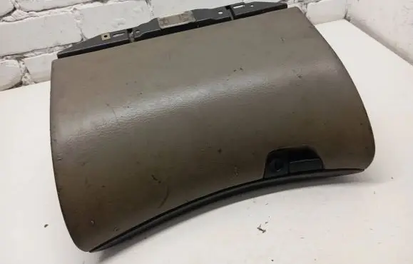 Glove box
