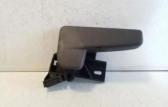 Volkswagen Tiguan Engine bonnet (hood) release handle 3C2823533