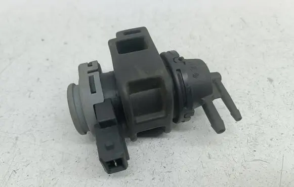 Renault Laguna III Turbo solenoid valve 8200575400 EV521
