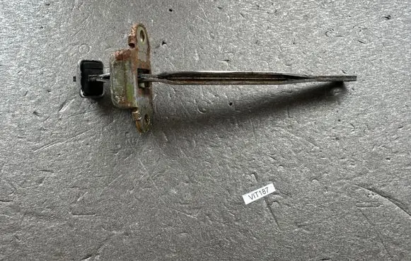 Nissan Patrol Y60 Loading door check strap stopper 9047106J10