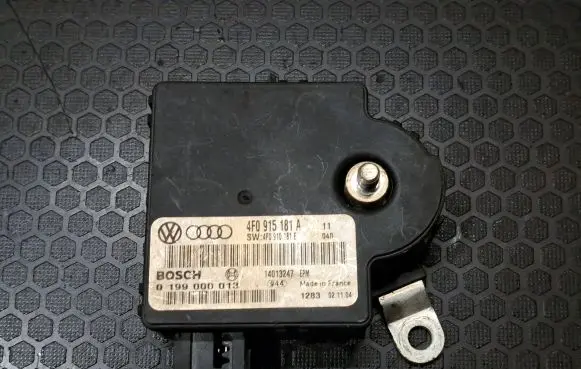 Audi A6 S6 C6 4F Power management control unit 4F0915181A 4F0910181E
