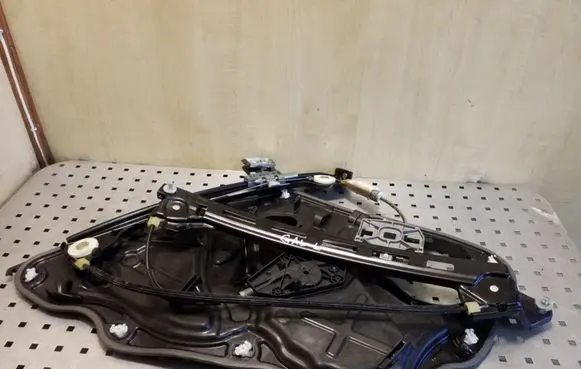 Volkswagen PASSAT CC Rear window lifting mechanism without motor 3C8839755 3C8839461J