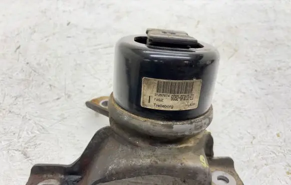 Volvo S80 Engine mount bracket 31257674 6G926F012ED