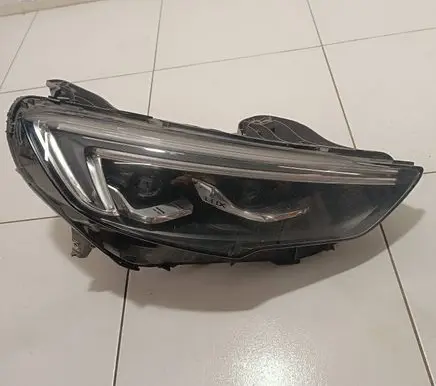 Opel Insignia B Headlight/headlamp 10504300002 300474909 39165282