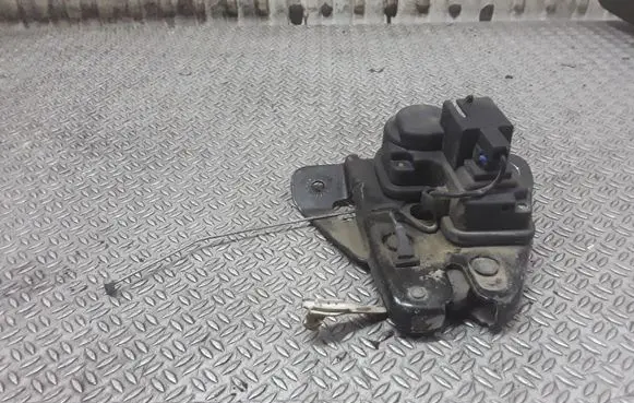 Loading door lock