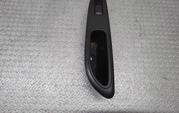 Nissan Primera Electric window control switch 82960AV760