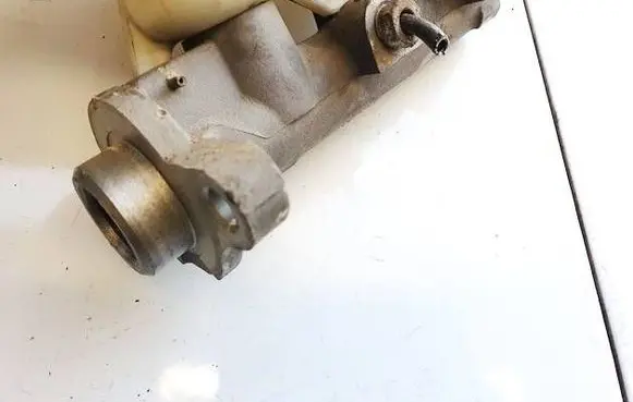 Master brake cylinder
