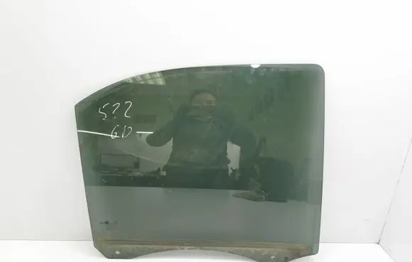 KIA Sorento Rear door window glass E1143R000371 43R000371