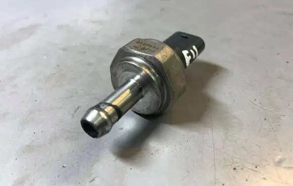 BMW 5 F10 F11 Exhaust gas pressure sensor 8507634 13628507634