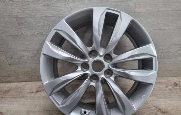 KIA Sorento R18 alloy rim 529101U385