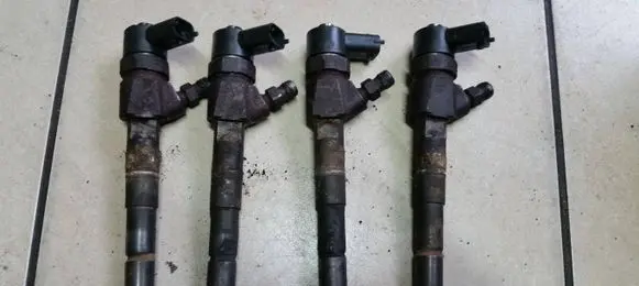 Opel Zafira B Fuel injector 0445110159