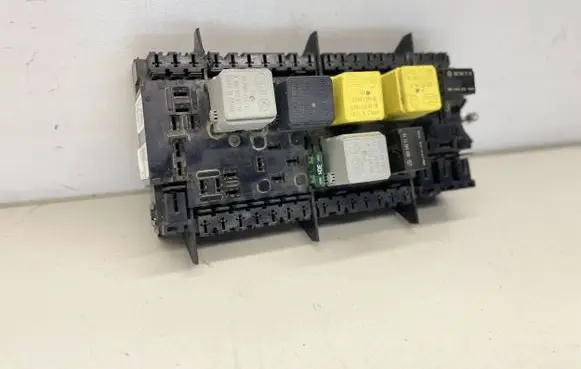 Mercedes-Benz ML W166 Fuse module A1669063801