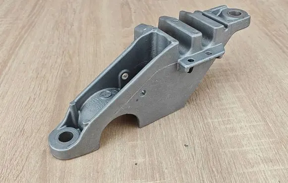 BMW 8 G16 Sway bar bush bracket, front 6884012