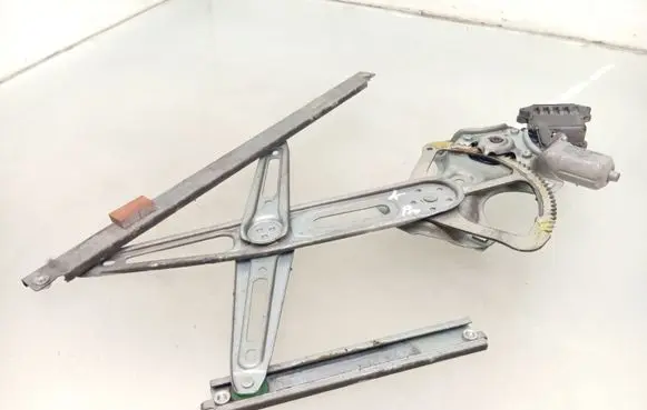 Toyota Auris 150 Rear door window regulator with motor 8570202020
