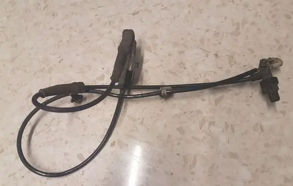 Hyundai Santa Fe ABS brake wheel speed sensor 956702B210