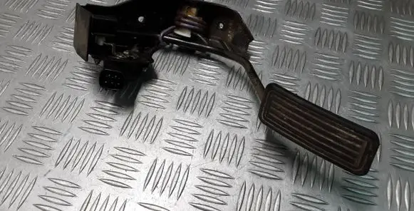 Toyota Avensis T250 Accelerator throttle pedal