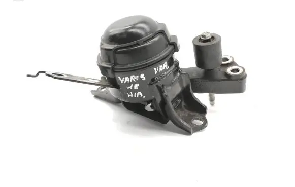 Toyota Yaris Engine mount bracket