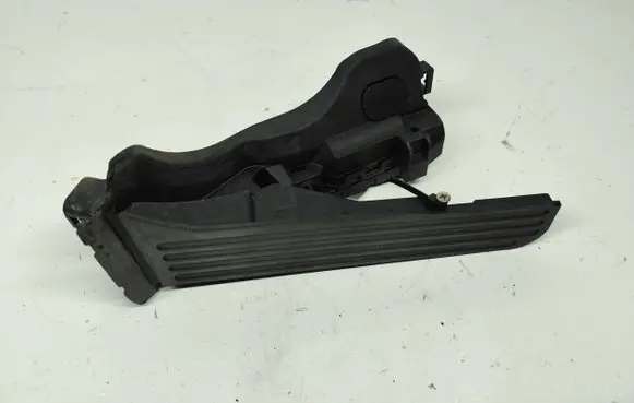 Volkswagen Golf V Accelerator throttle pedal 1K1721503P