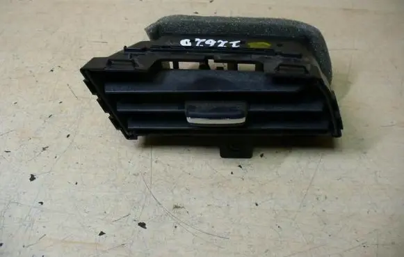 Ford Mustang V Rear air vent grill FR3B19893A I2620
