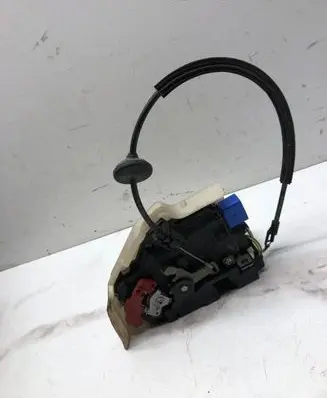 Volkswagen Golf V Front door lock