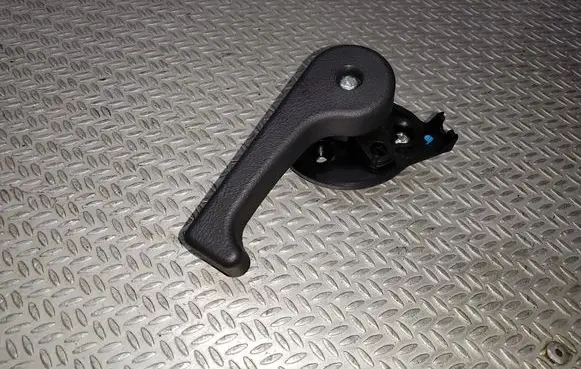 Hyundai i30 Engine bonnet (hood) release handle
