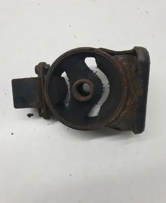 KIA Sorento Engine mount bracket