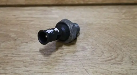 Volvo V70 Oil pressure sensor 3545696