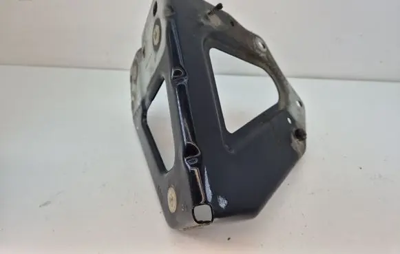 Audi A6 S6 C6 4F Fender mounting bracket 4F0821135B