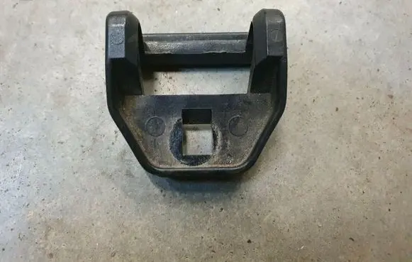 Volkswagen Golf I Glove box lock 171857133B