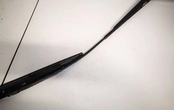 Front wiper blade arm