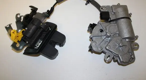 Audi A4 S4 B9 Tailgate/trunk/boot lift motor 3V5827887B 4M0827506D