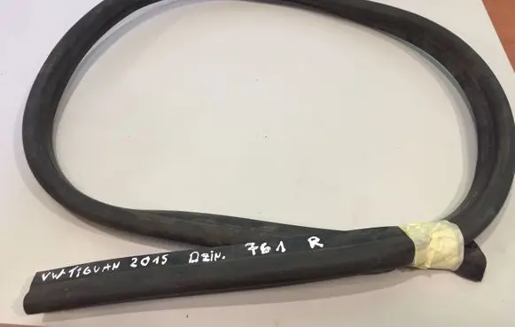 Volkswagen Tiguan Engine compartment rubber 5N0823723B