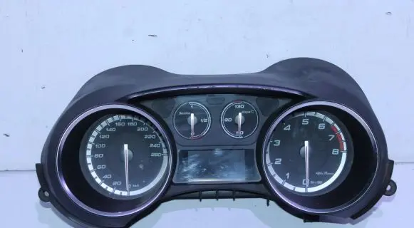 Alfa Romeo Giulietta Speedometer (instrument cluster) 50516476 000016 A2C53352736