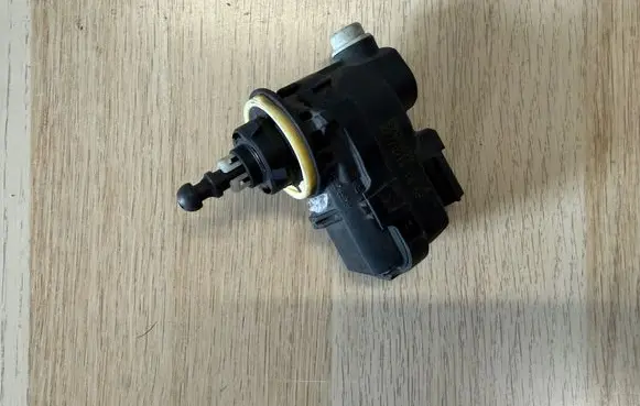 Toyota Yaris Headlight level adjustment motor 89050199